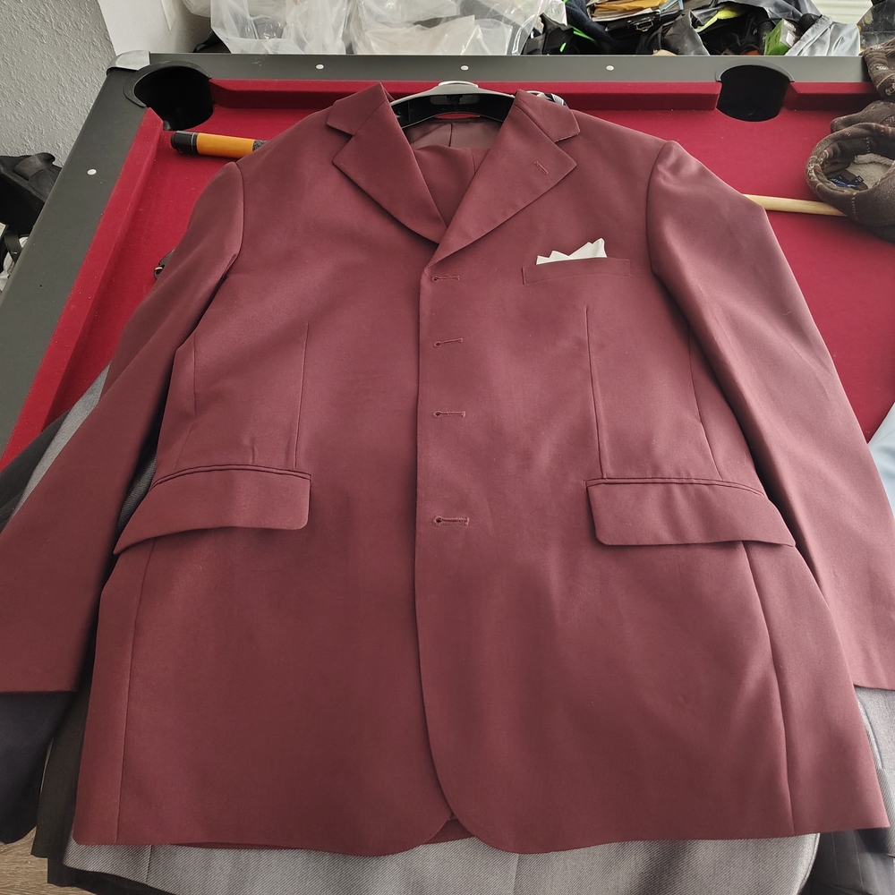 Elegant Maroon Men's Suit Jacket